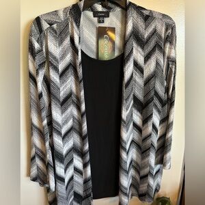 🌺XL blouse in blk/wht. Looks like two but is only one